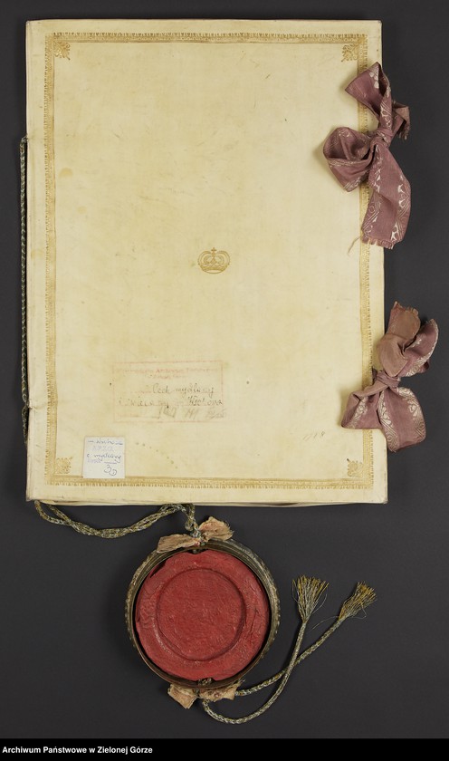 image.from.unit.number "[August II [Saski], król polski [...] elektor saski [...] potwierdza cechowi mydlarzy i świecarzy we Wschowie i transumuje postanowienia statutowe"