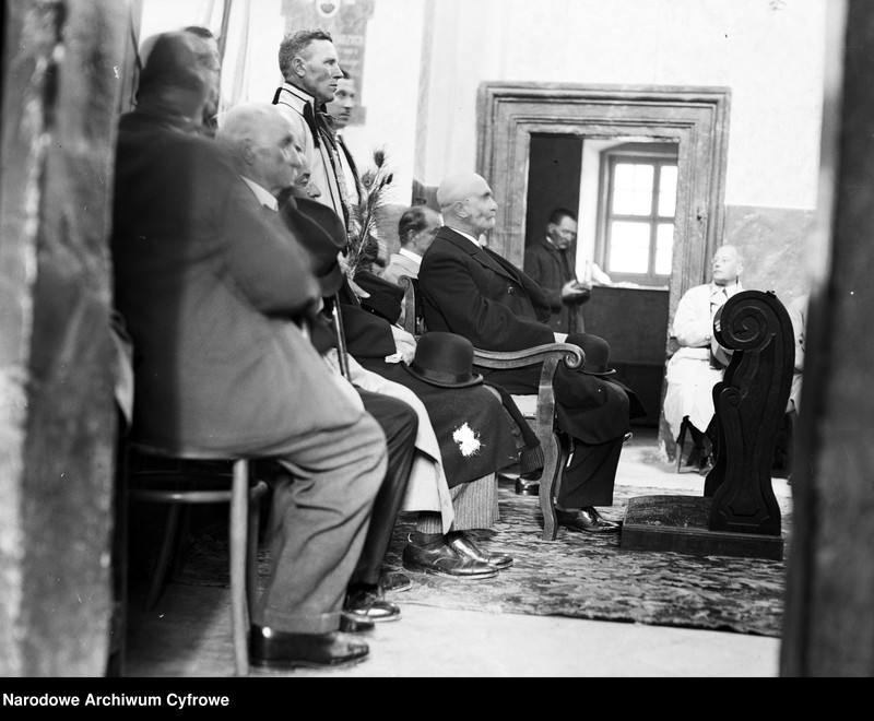 image.from.unit.number "Uroczystość ofiarowania premierowi Waleremu Sławkowi zagrody w Racławicach, województwo kieleckie"