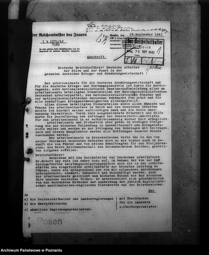 Obraz 5 z jednostki "Regelung des Dienstverhältnisses der Gefolgschaftsmitglieder im Gebiet Posen. Alters- und Hinterbliebenenversorgung. Entfernung der Polen ausdem öffentlichen Dienst"