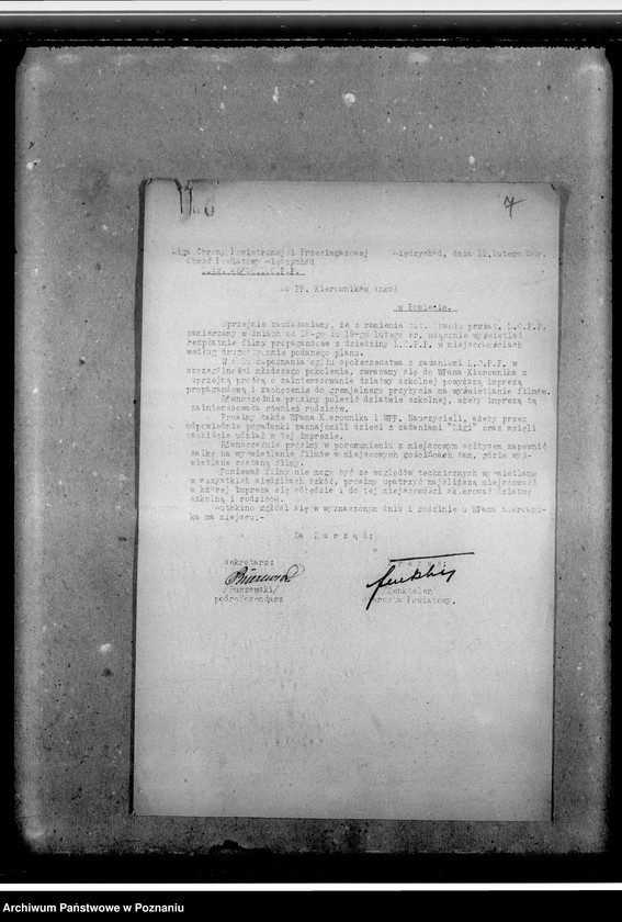 Obraz 11 z jednostki "Korespondencja: okólniki Poznańskiego Okręgu Wojewódzkiego. Sprawozdania z objazdu autokina. Szkice rysunkowe na plansze propagandowe"