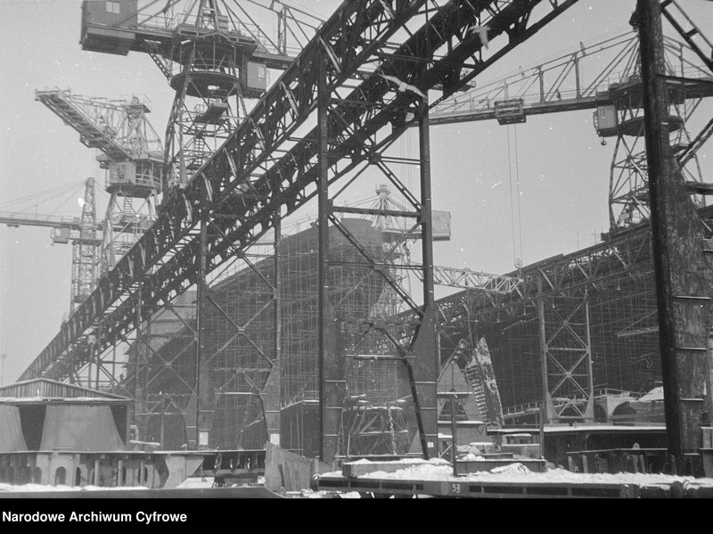 image.from.unit.number "Stocznia Gdańska im. Lenina podczas zimy"