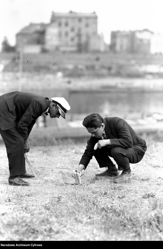 image.from.unit.number "Wianki w Krakowie na Wiśle pod Wawelem"