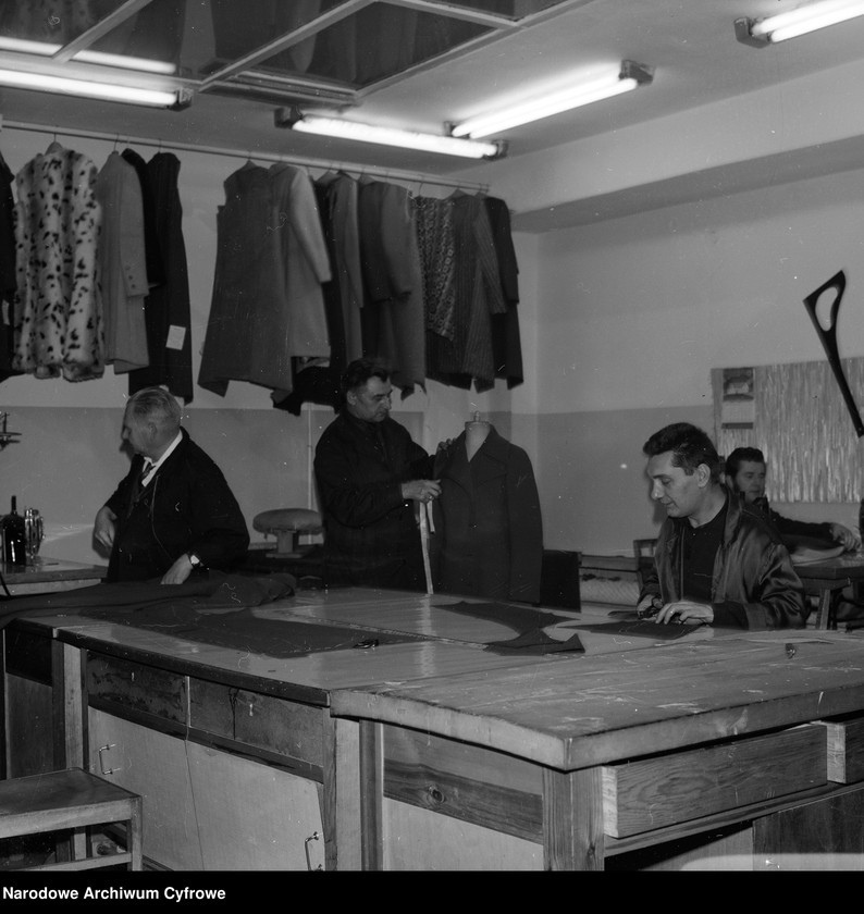 image.from.unit.number "Przedsiębiorstwo Krawiecko-Kuśnierskie Stołecznego Przemysłu Terenowego "Ambasador""