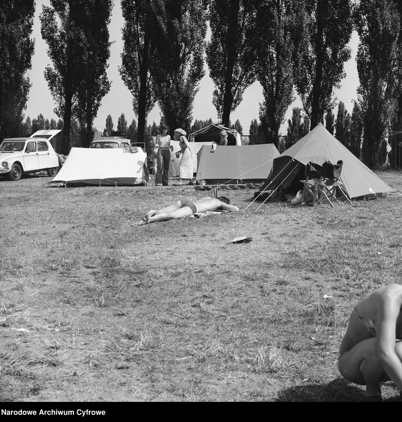 image.from.unit.number "Kemping nr 34 przy ul. Żwirki i Wigury w Warszawie"