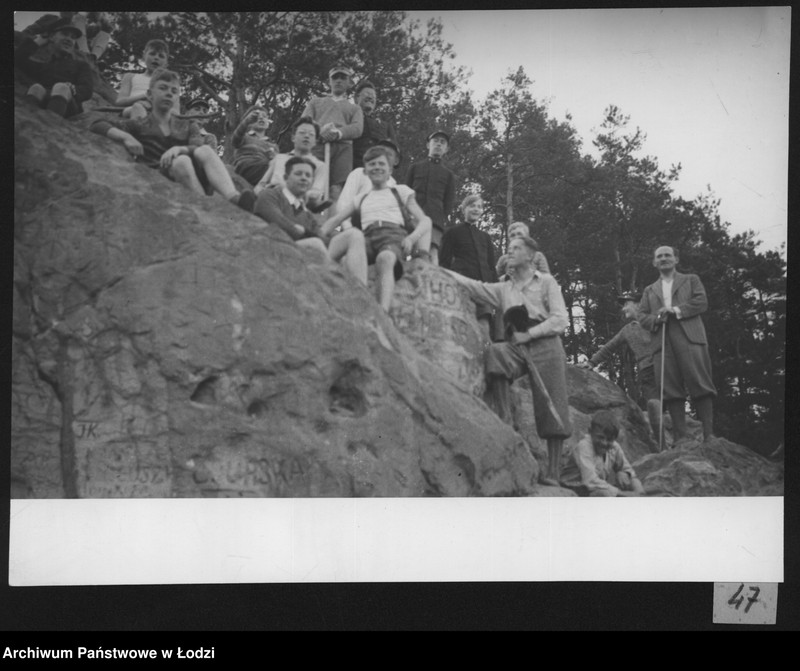 Obraz 2 z jednostki "[Uczniowie na wycieczce w okolicach "Osiedla" - Smardzewice]"