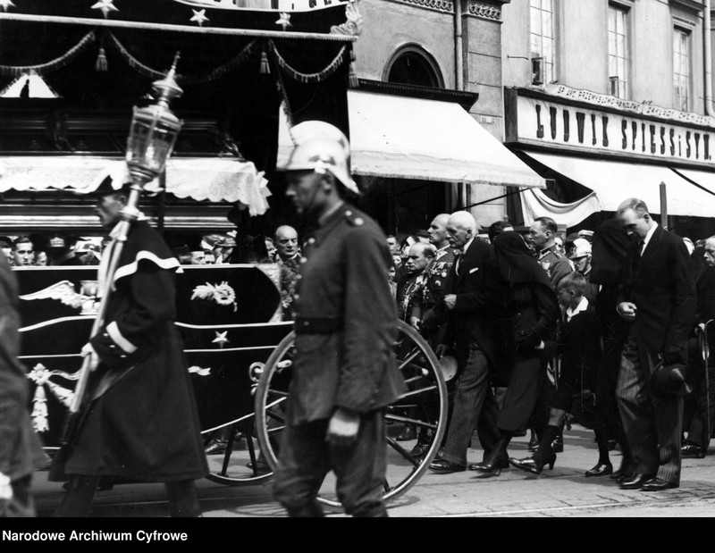 Obraz 16 z jednostki "Pogrzeb Michaliny Mościckiej w Warszawie"