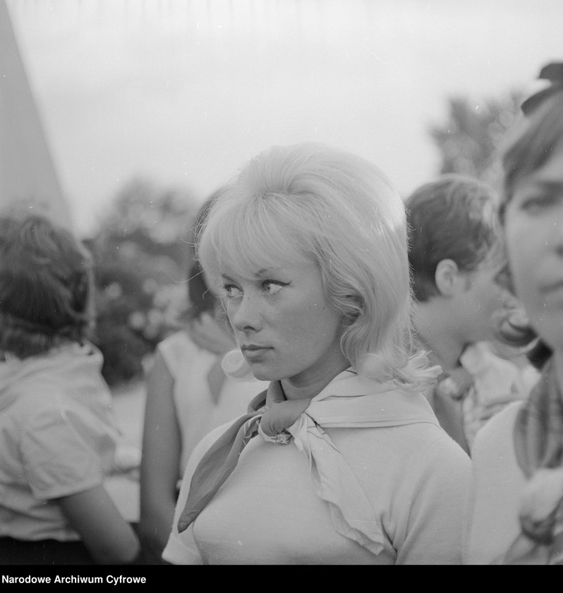 image.from.unit.number "Odsłonięcie Pomnika Bohaterów Warszawy (Nike) na pl. Teatralnym w Warszawie"