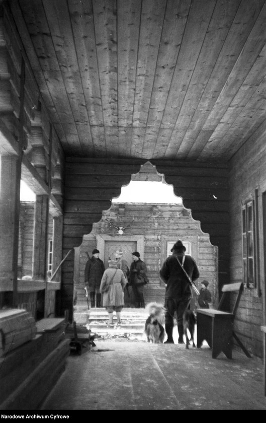 image.from.unit.number "Polowanie na niedźwiedzie w nadleśnictwie Sołotwina, w lasach należących do hrabiego Adama Zdzisława Zamoyskiego"