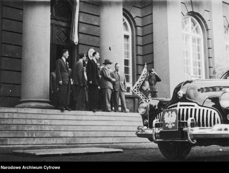 image.from.unit.number "Wystawa Przemysłu Ziem Odzyskanych w salach Państwowego Instytutu Geologicznego przy ul. Rakowieckiej 4 w Warszawie"