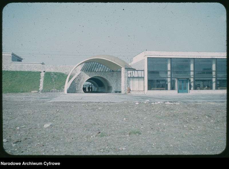 image.from.unit.number "Widoki Warszawy na trasie: Powiśle - Hoża - Nowy Świat - Stadion X-lecia - Praga Północ - trasa W-Z - Krakowskie Przedmieście - Nowy Świat - Aleje Jerozolimskie - Marszałkowska"