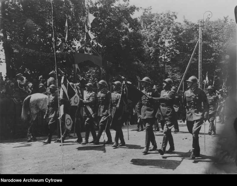 image.from.unit.number "Wręczenie sztandarów 44 i 45 pułkom piechoty"