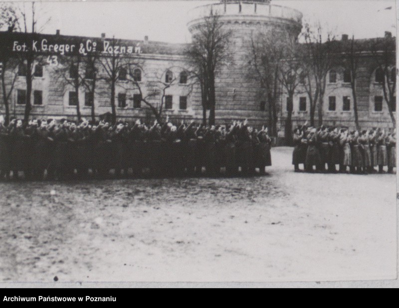 Obraz 3 z jednostki "Zaprzysiężenie rezerwistów w Poznaniu. Cytadela - podwórze koszarowe. K. Greger 1919"