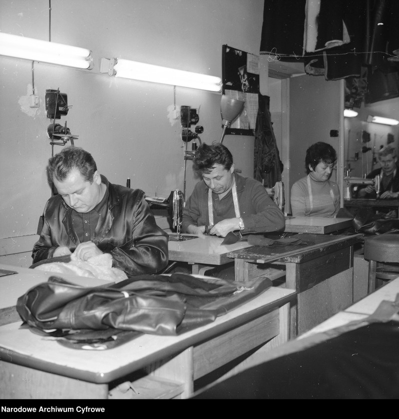 image.from.unit.number "Przedsiębiorstwo Krawiecko-Kuśnierskie Stołecznego Przemysłu Terenowego "Ambasador""