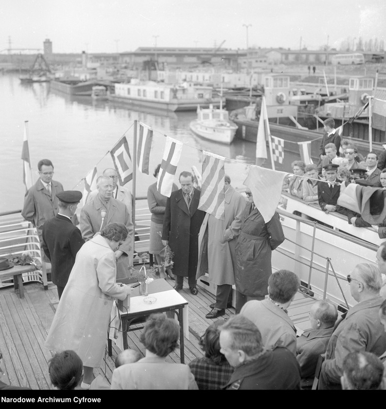image.from.unit.number "Rejs inaugurujący żeglugę pasażerską na Kanale Żerańskim"
