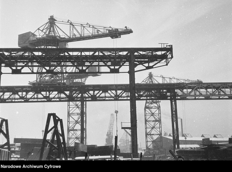 image.from.unit.number "Stocznia Gdańska im. Lenina podczas zimy"