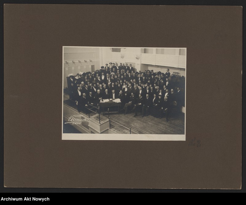 image.from.unit.number "Fotografie grupowe z udziałem I. J. Paderewskiego. Fotografie uroczystości i obchodów przesłane I. J. Paderewskiemu"
