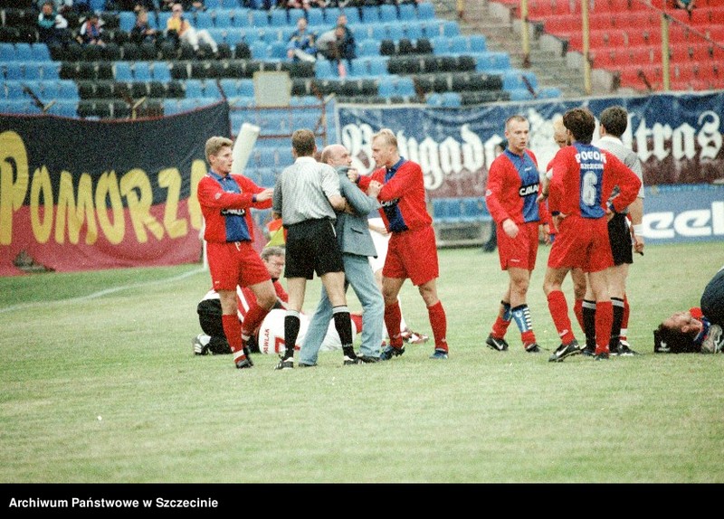 image.from.unit.number "Mecz piłki nożnej Pogoń Szczecin-Łódzki Klub Sportowy 2 sierpnia 1998 roku (1:1)"