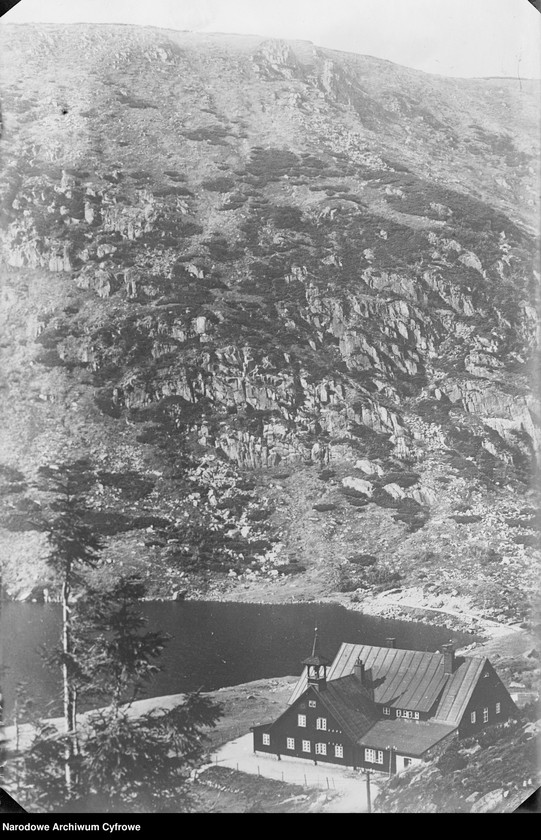 image.from.unit "Schronisko Kleine Teichbaude (obecnie "Samotnia" im. Waldemara Siemaszki) w Kotle Małego Stawu w Karkonoszach"