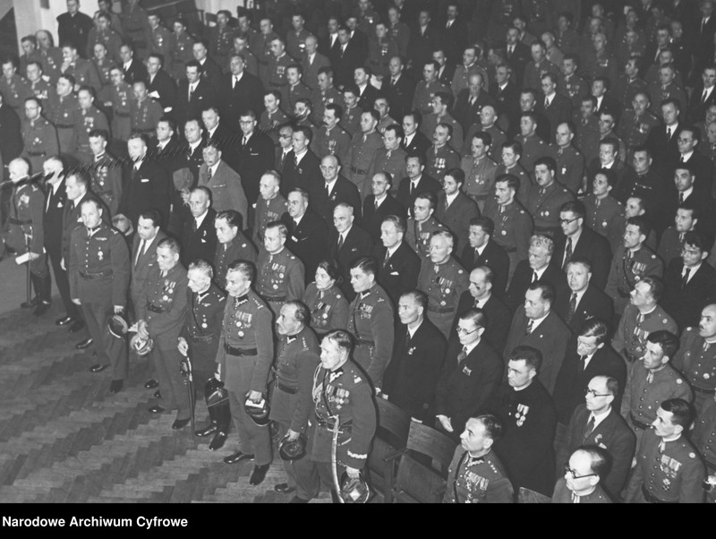 image.from.unit.number "Zjazd członków Związku byłych Ochotników Armii Polskiej w Warszawie"