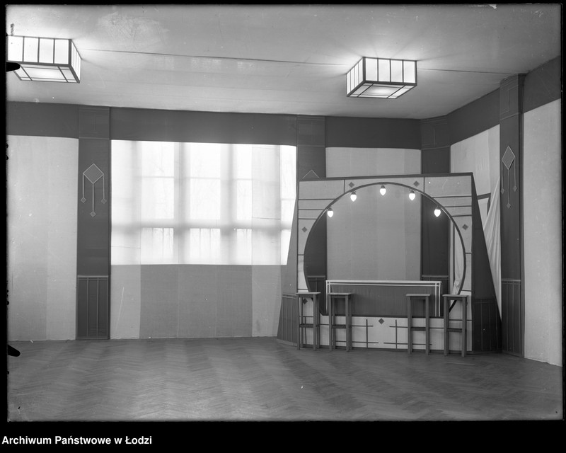 Obraz 2 z jednostki "[Dekoracja sali, dominacja figur geometrycznych]"