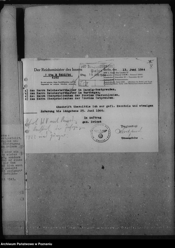 Obraz 12 z jednostki "Anwendung der Polenstrafrechts - Verordnung. Einbürgerung der Angehörigen der Abteilung IV der Deutschen Volksliste auf Widerruf. Anerkennung als privilegierte Schutzangehörige."