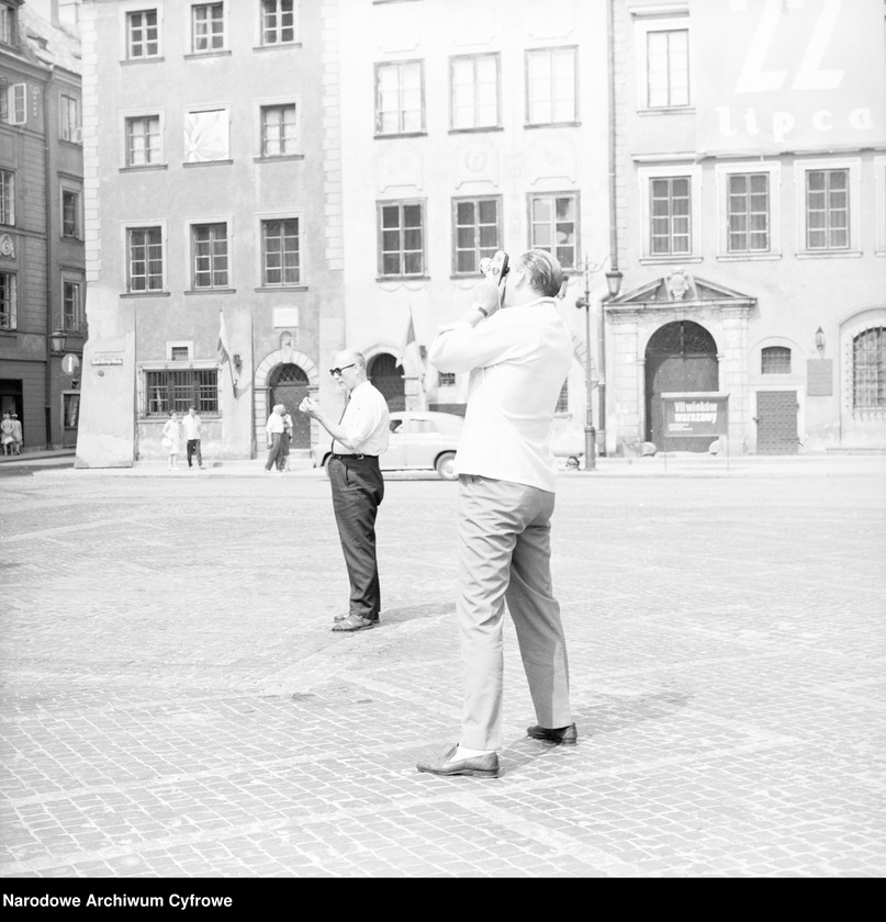 image.from.unit.number "Cudzoziemcy zwiedzający Warszawę"