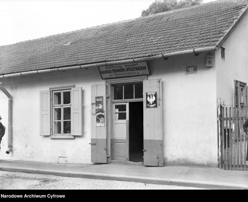 image.from.unit.number "Restauracja i sklep tytoniowy przy ul. Czarnowiejskiej w Krakowie"