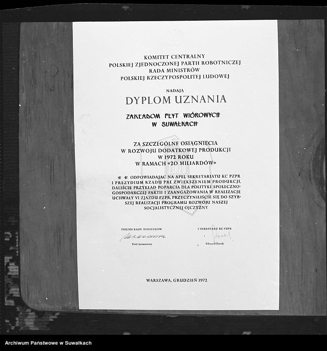 image.from.unit.number "Odznaczenia, dyplomy, pochwały i życzenia dla Zakładów Płyt Wiórowych w Suwałkach."