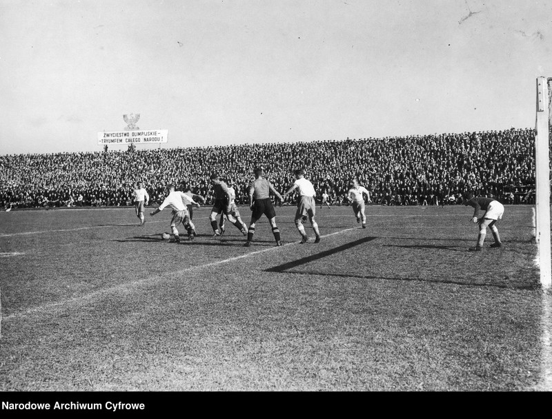 image.from.unit.number "Mecz piłkarski Polska-Austria na Stadionie Wojska Polskiego im. Marszałka Józefa Piłsudskiego w Warszawie"