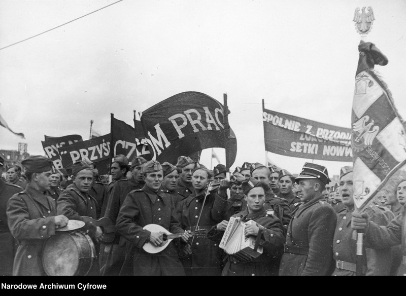 image.from.unit.number "Członkowie organizacji paramilitarnej "Służba Polsce""
