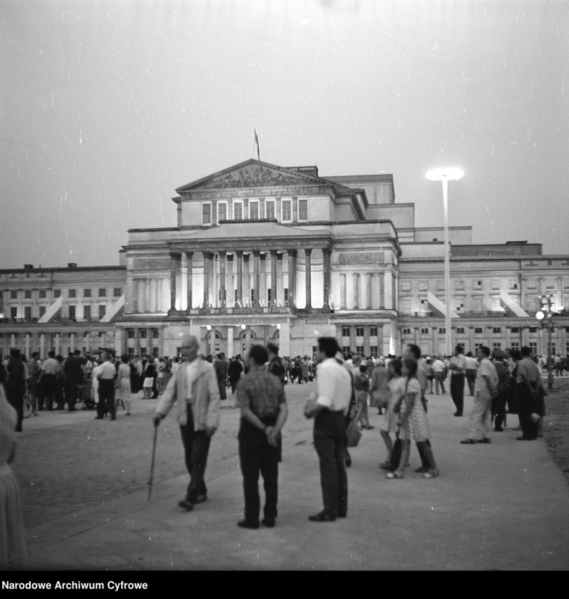 image.from.unit.number "Odsłonięcie Pomnika Bohaterów Warszawy (Nike) na pl. Teatralnym w Warszawie"