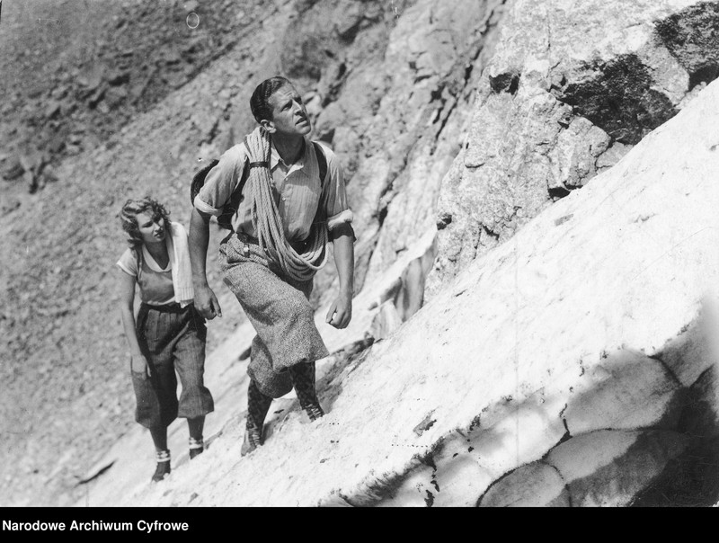 image.from.unit.number "Film "Zamarłe echo""