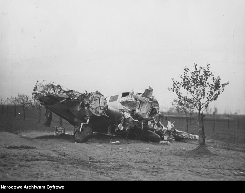Obraz 6 z jednostki "Katastrofa samolotu pasażerskiego Lockheed L-10 Electra (SP-AYD) pod Piasecznem"