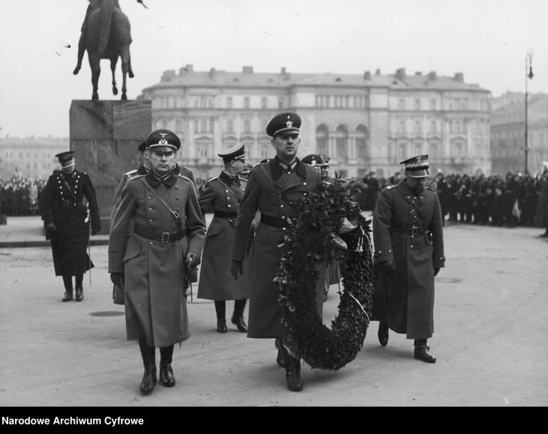 image.from.unit.number "Szef Głównego Urzędu Policji Porządkowej (Ordnungspolizei-OrPo) general der Polizei Kurt Daluege podczas pobytu w Warszawie"