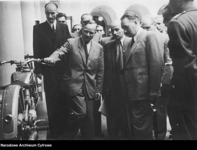 image.from.unit.number "Wystawa Przemysłu Ziem Odzyskanych w salach Państwowego Instytutu Geologicznego przy ul. Rakowieckiej 4 w Warszawie"