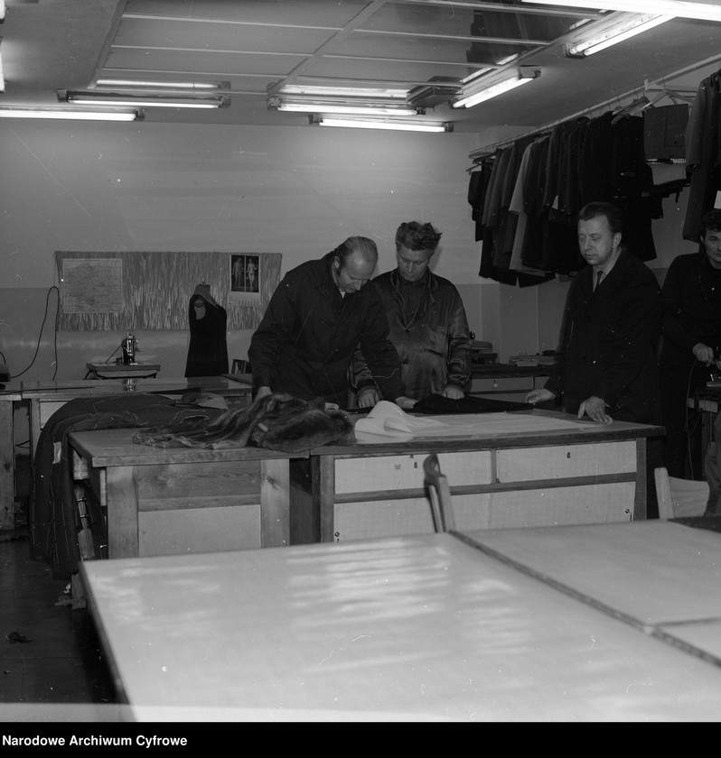 image.from.unit.number "Przedsiębiorstwo Krawiecko-Kuśnierskie Stołecznego Przemysłu Terenowego "Ambasador""