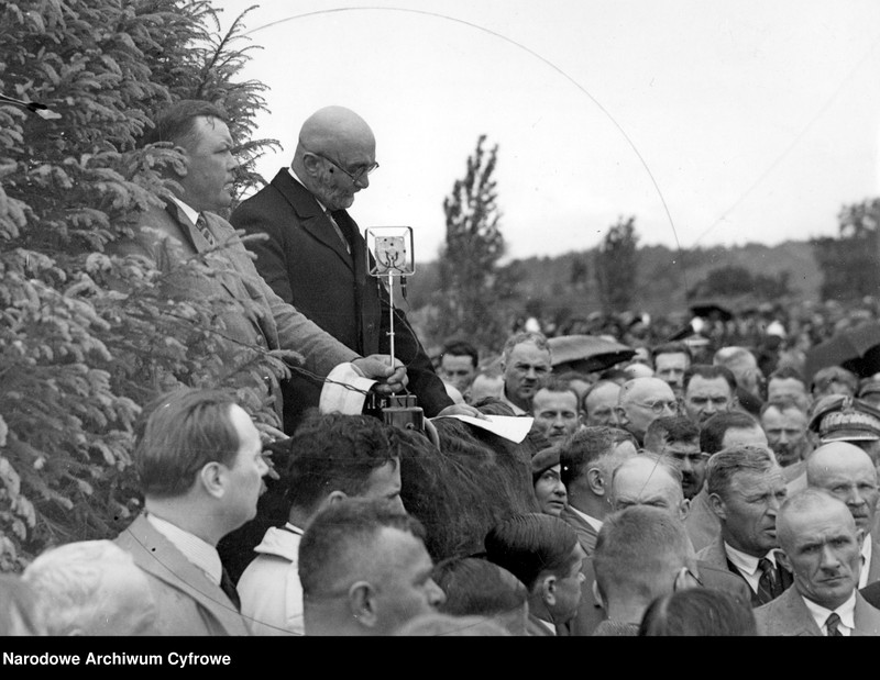 Obraz 4 z jednostki "Uroczystość ofiarowania premierowi Waleremu Sławkowi zagrody w Racławicach, województwo kieleckie"