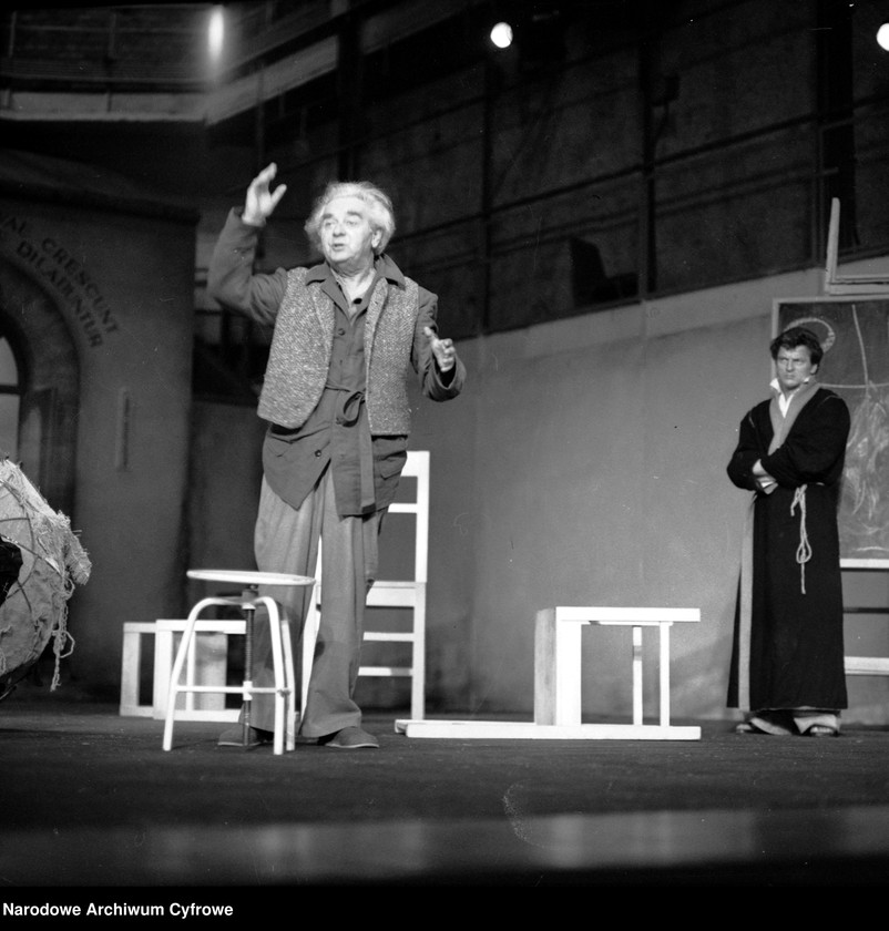 image.from.unit.number "Warszawa. Teatr Nowy - sztuka "Senat szaleńców""