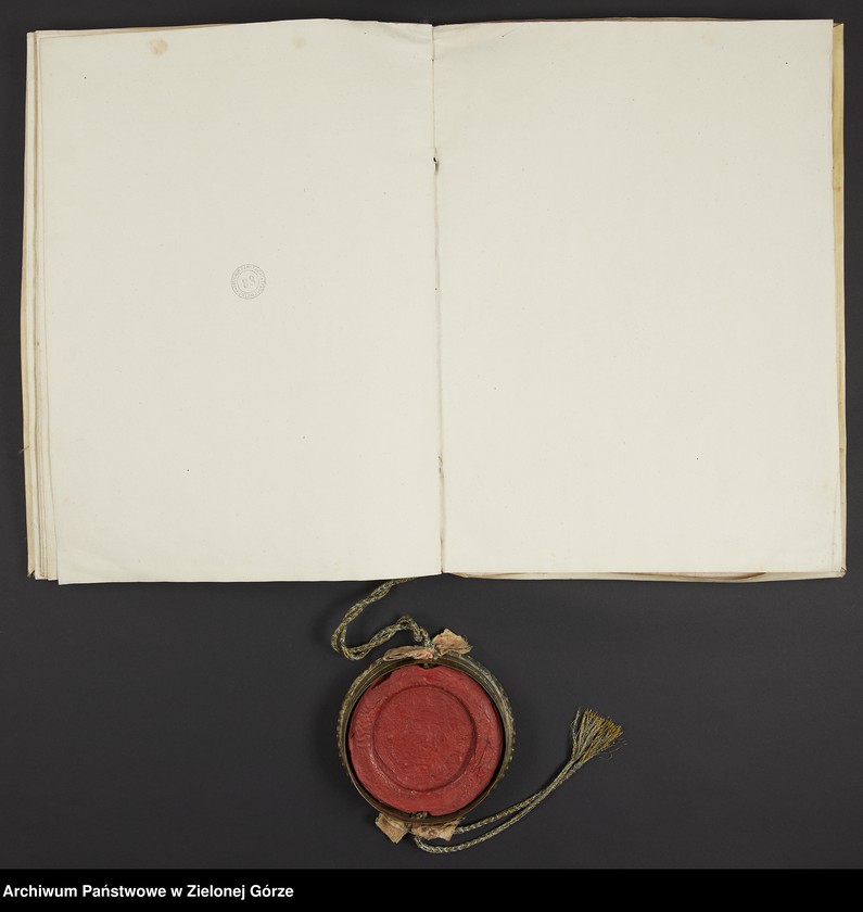 image.from.unit.number "[August II [Saski], król polski [...] elektor saski [...] potwierdza cechowi mydlarzy i świecarzy we Wschowie i transumuje postanowienia statutowe"