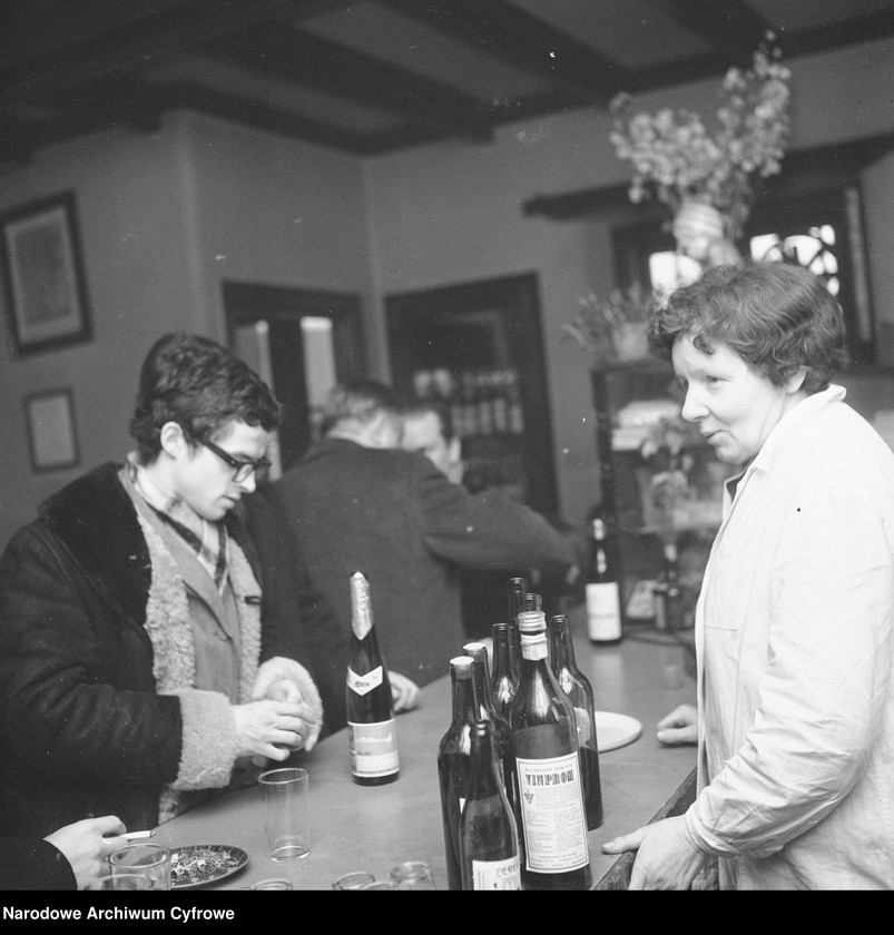 image.from.unit.number "Winiarnia „U Hopfera” w Warszawie przy ul. Krakowskie Przedmieście 53"