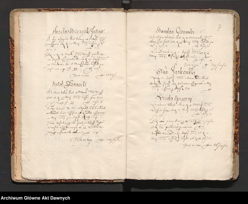 image.from.unit.number "Poczeth Urzednikow Dworzan y innych slug dworu KJM zmarlego którym wedlug decisiey Marschalka ad rationem sluzby zaplata bycz ma dnia 10 Junii Roku 1574 w Krakowie."