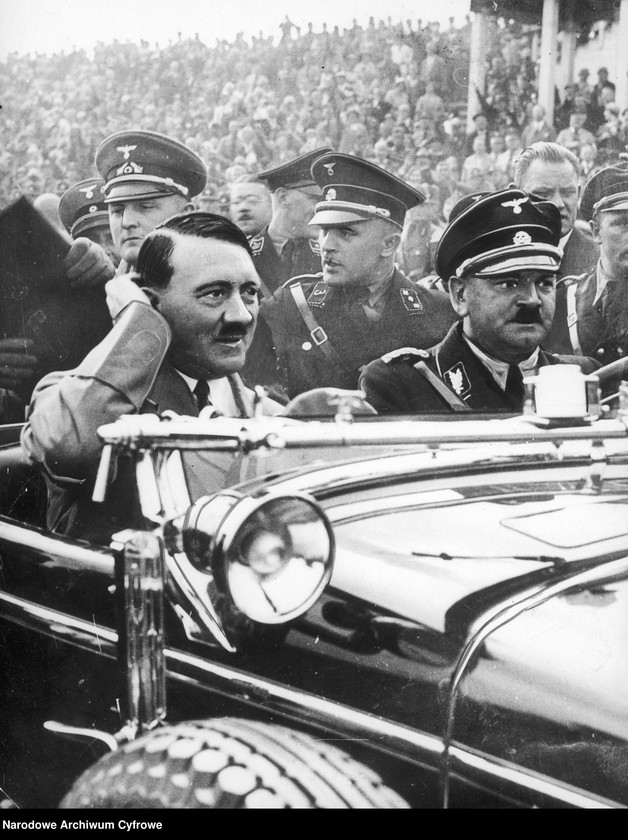 image.from.unit.number "Adolf Hitler i Julius Schreck"