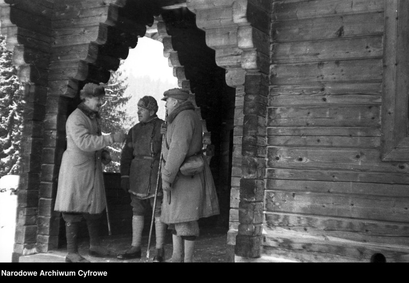 image.from.unit.number "Polowanie na niedźwiedzie w nadleśnictwie Sołotwina, w lasach należących do hrabiego Adama Zdzisława Zamoyskiego"