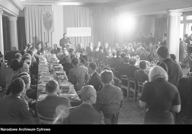 image.from.unit.number "Spotkanie kombatantów II wojny światowej - uczestników szturmu na Berlin - z kierownictwem Ministerstwa Obrony Narodowej w redakcji "Żołnierza Wolności" oraz w siedzibie Związku Bojowników o Wolność i Demokrację w Warszawie "