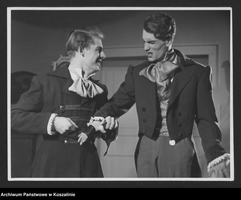 image.from.unit.number "„Śluby panieńskie”, Aleksander Fredro, reżyseria Irena Górska, scenografia Feliks Krassowski. Premiera 16 I 1954 roku."