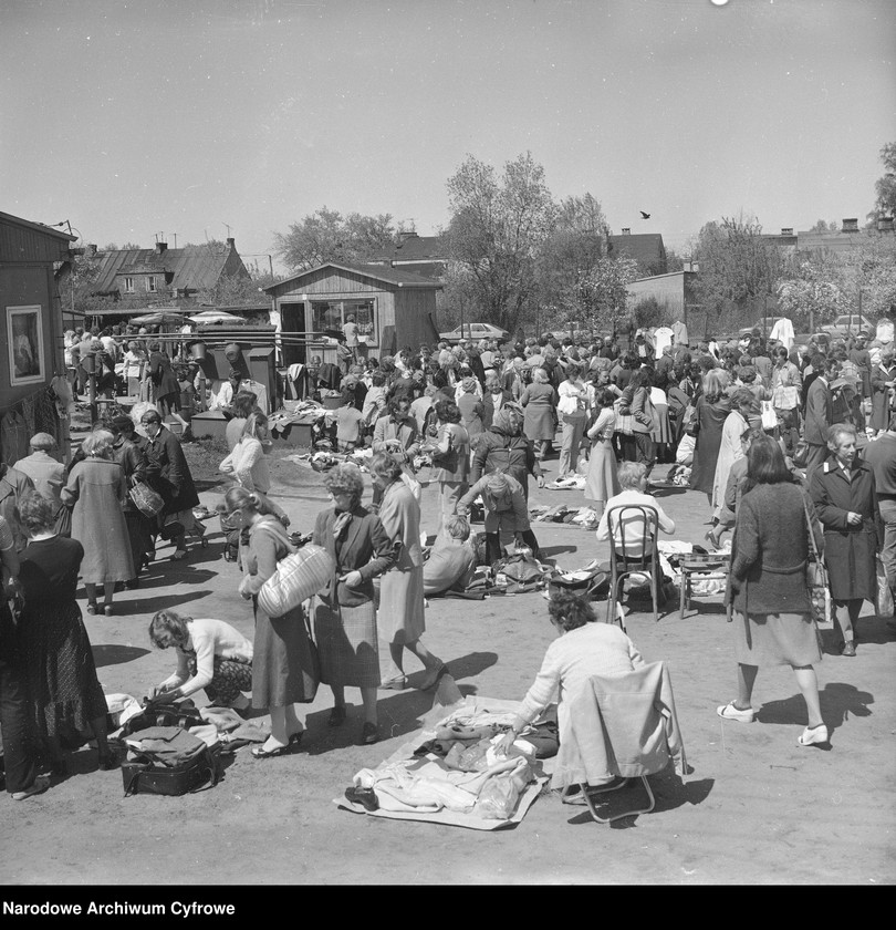 image.from.unit.number "Bazar przy ul. Paderewskiego w Rembertowie"