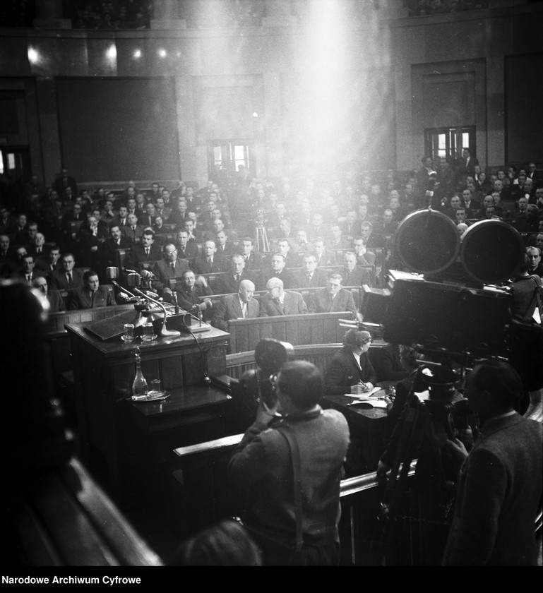 image.from.unit.number "Pierwsza sesja Sejmu II kadencji "