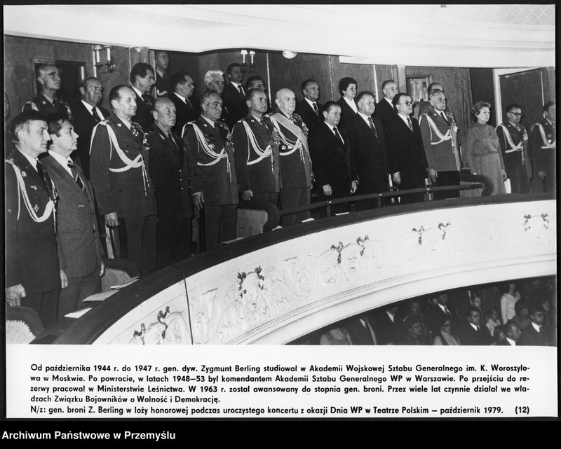Obraz 1 z jednostki "Gen. broni Zygmunt Berling - organizator i dowódca Ludowego Wojska Polskiego. Gen. broni Zygmunt Berling w loży honorowej podczas uroczystego koncertu z okazji dnia Wojska Polskiego w Teatrze Polskim - październik 1979 roku"