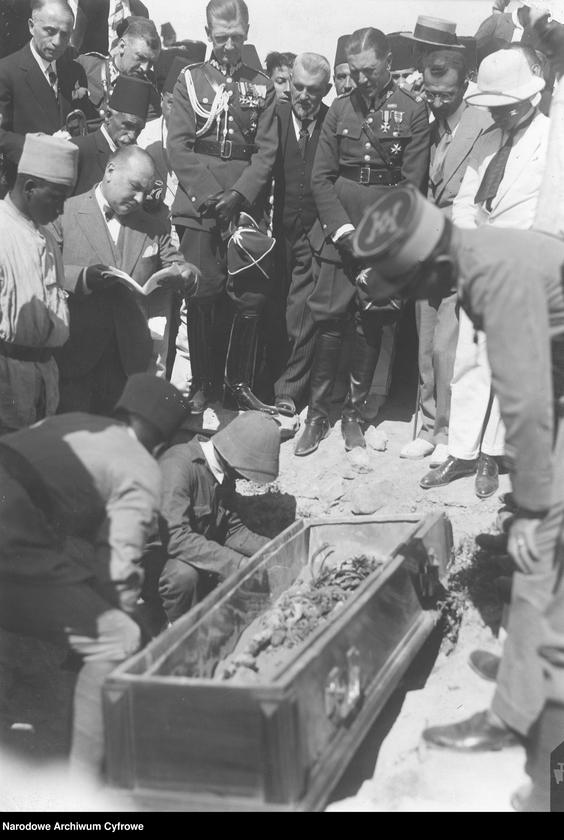 image.from.unit.number "Sprowadzenie prochów generała Józefa Bema z miejscowości Aleppo w Syrii do Polski"