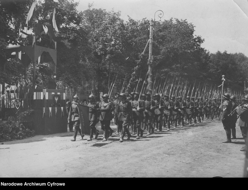 image.from.unit.number "Wręczenie sztandarów 44 i 45 pułkom piechoty"